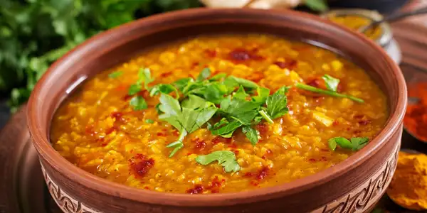 Chèvre au curry et riz aux pois